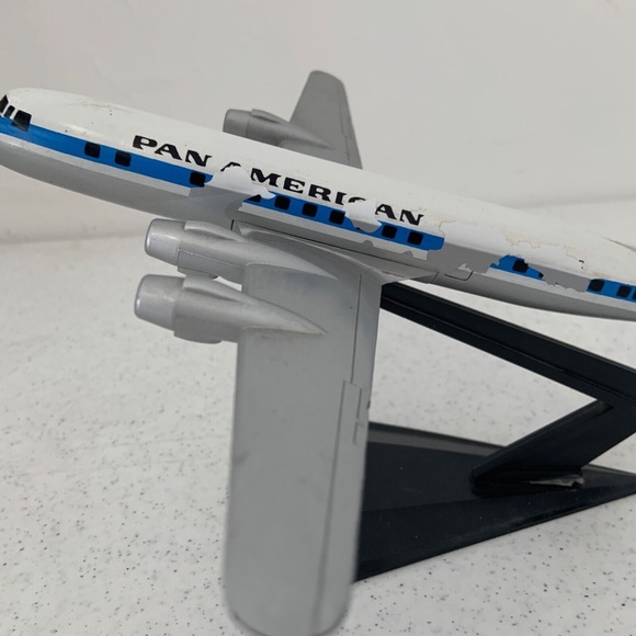 Vintage 1980s Pan American 6110C Airplane Model and Display Stand - Picture 9 of 16